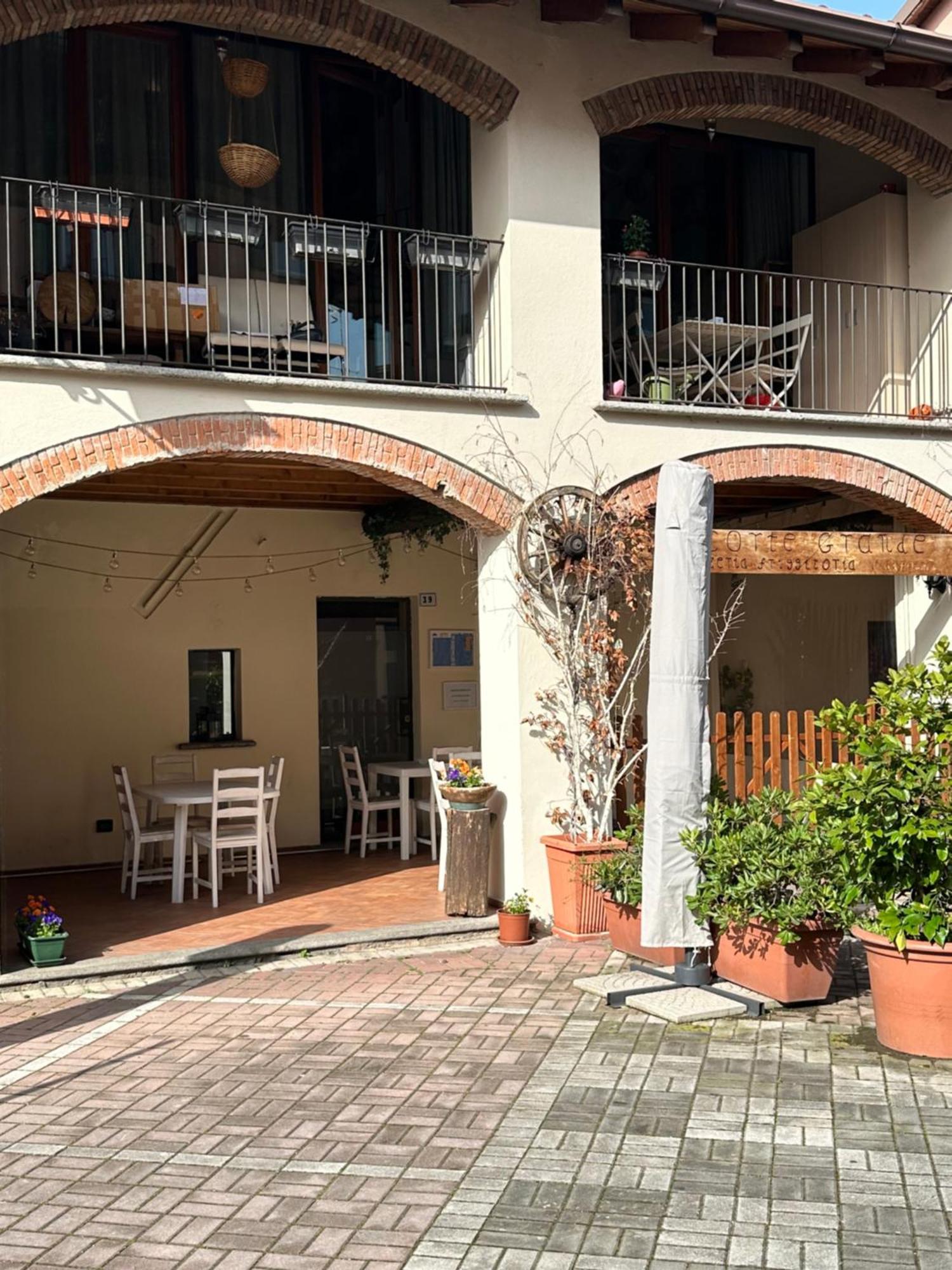 Corte Grande Apartment Lipomo Extérieur photo